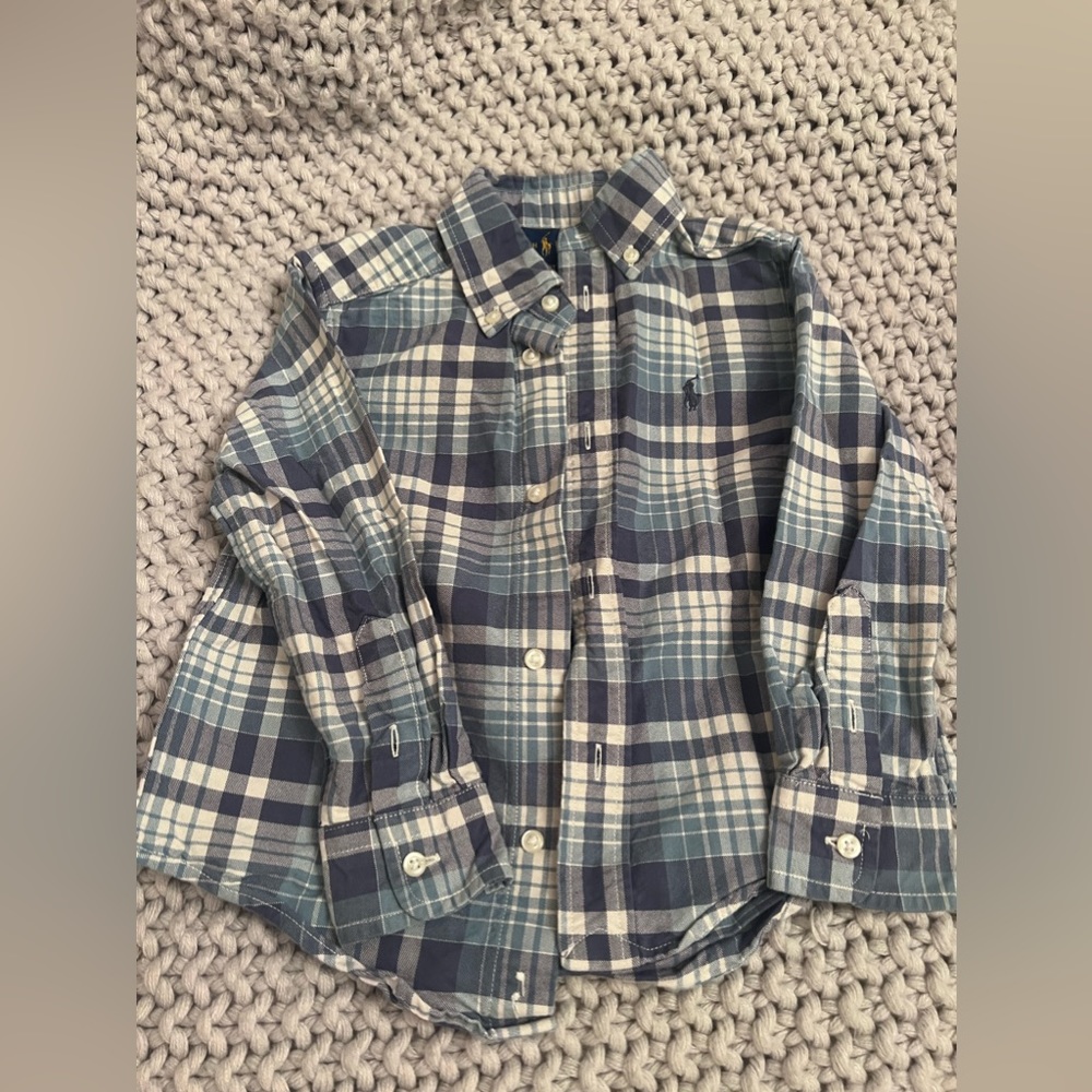 Great condition like new. Size 3T used a few times for family pictures.